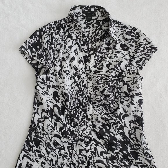 COPY - Ann Taylor Factory cap short sleeve shirt black white - Picture 1 of 3
